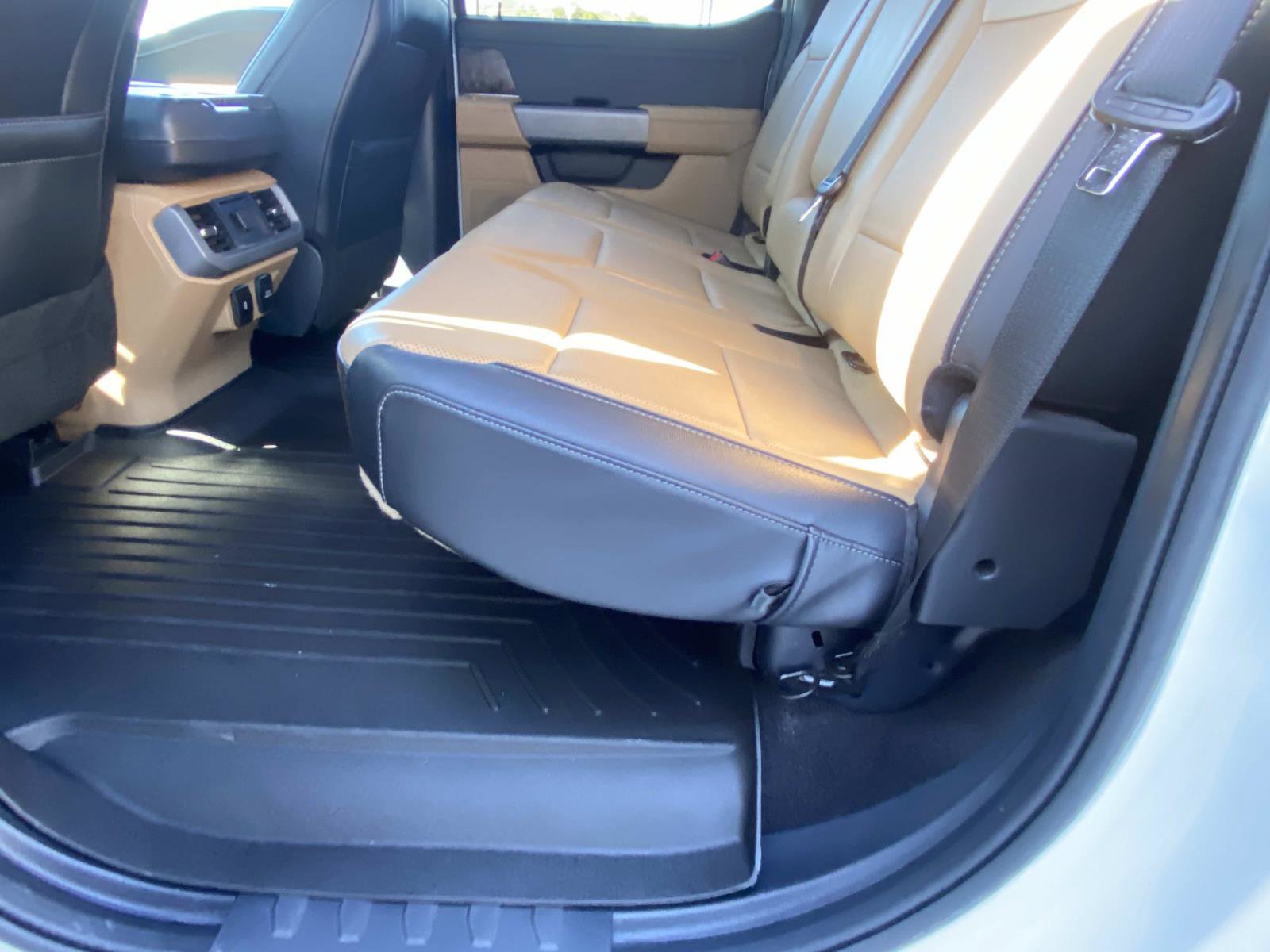 Used 2022 Ford F150 Lariat image 14