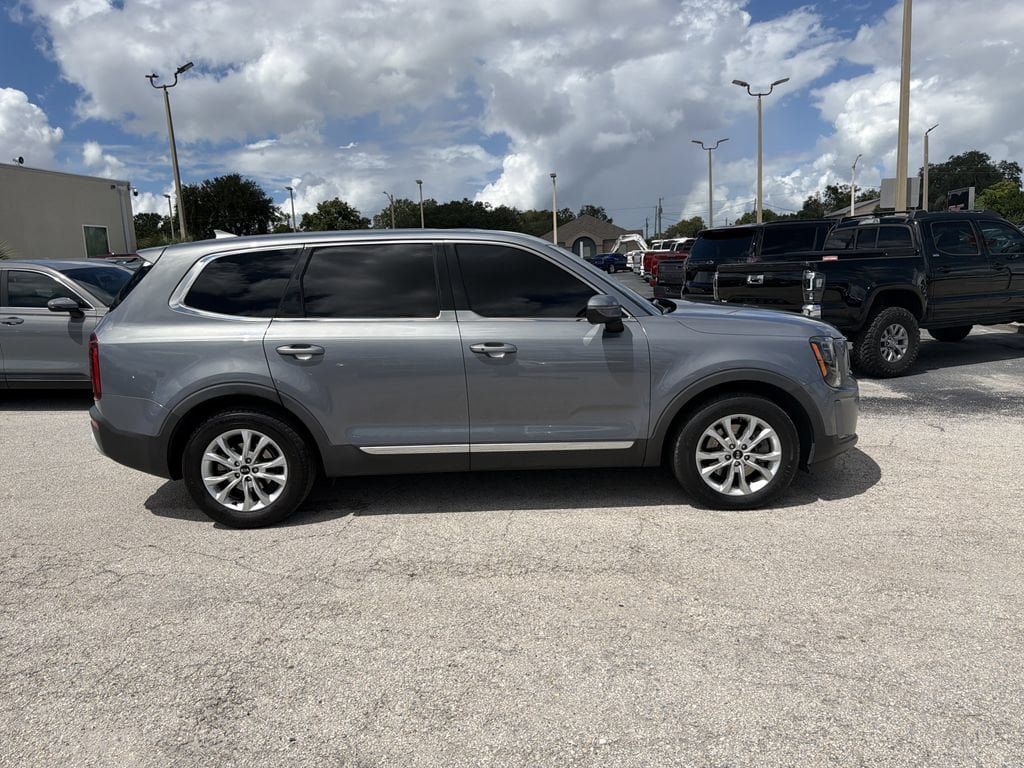 Used 2020 Kia Telluride LX FWD image 3