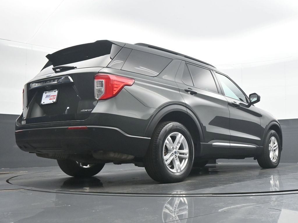 Used 2023 Ford Explorer XLT AWD/4WD image 31