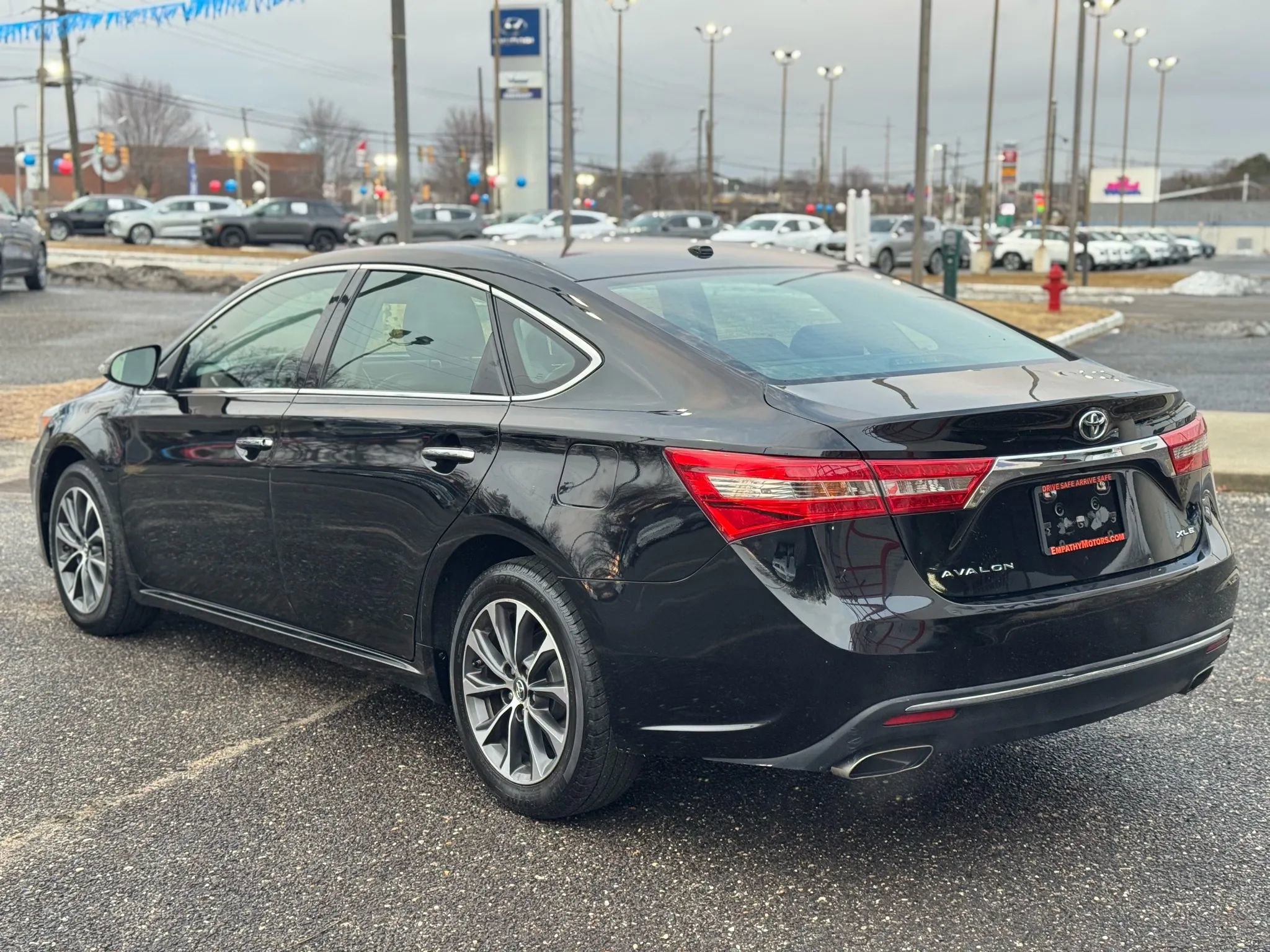 Used 2018 Toyota Avalon XLE image 3