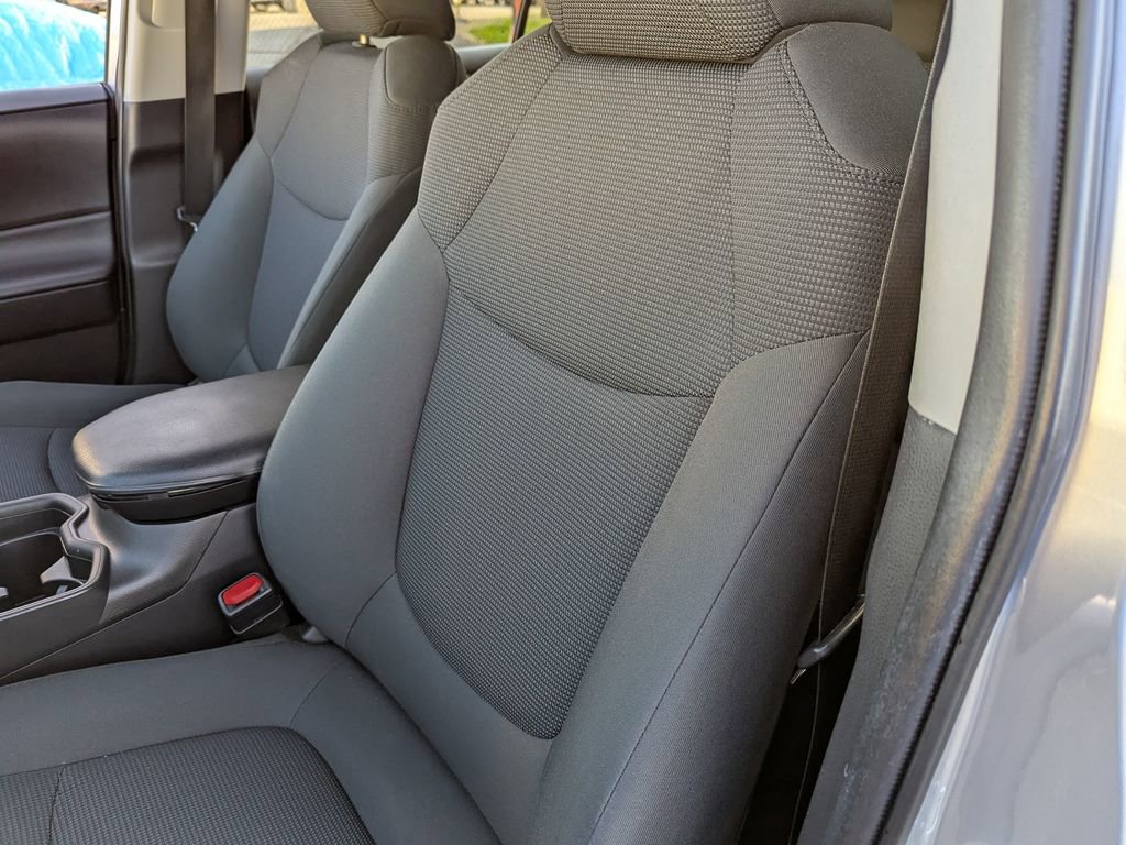 Used 2021 Toyota RAV4 LE AWD/4WD image 19