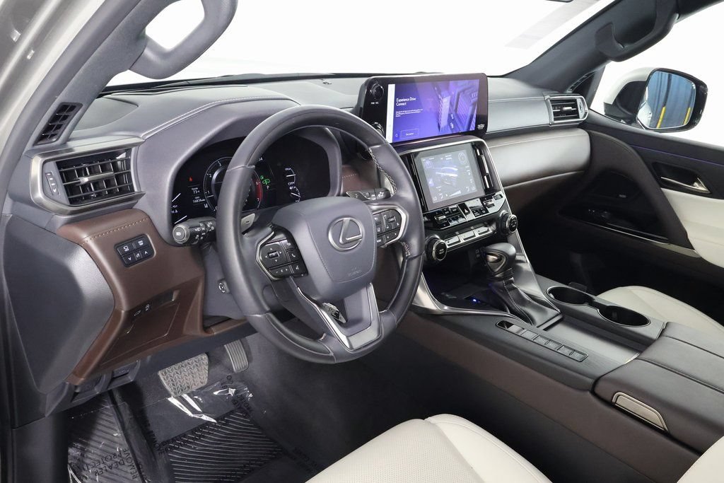 Certified 2024 Lexus LX 600 4WD w/ Luxury Package image 7