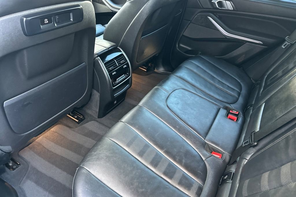 Used 2021 BMW X5 xDrive40i w/ M Sport Package image 12