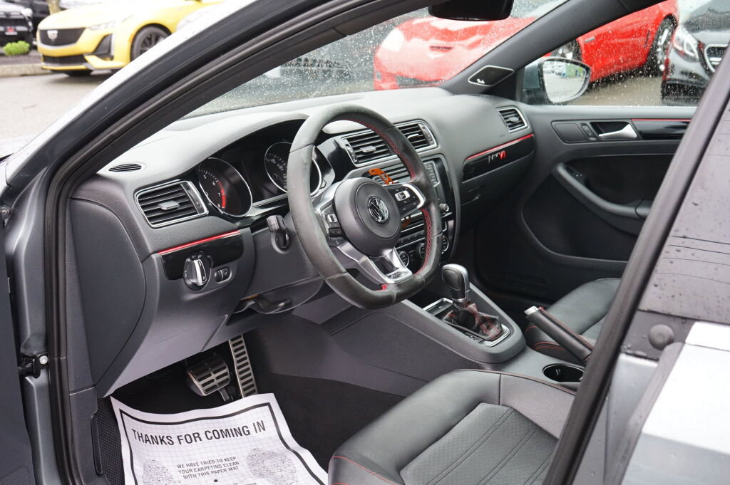 Used 2017 Volkswagen Jetta GLI image 11