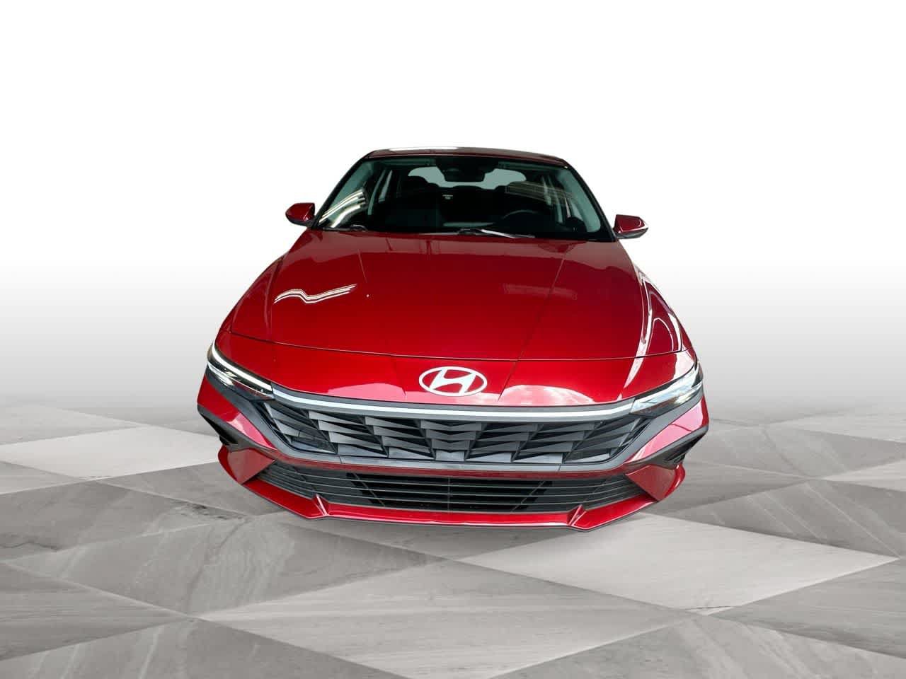 Used 2026 Hyundai Elantra SE FWD image 3