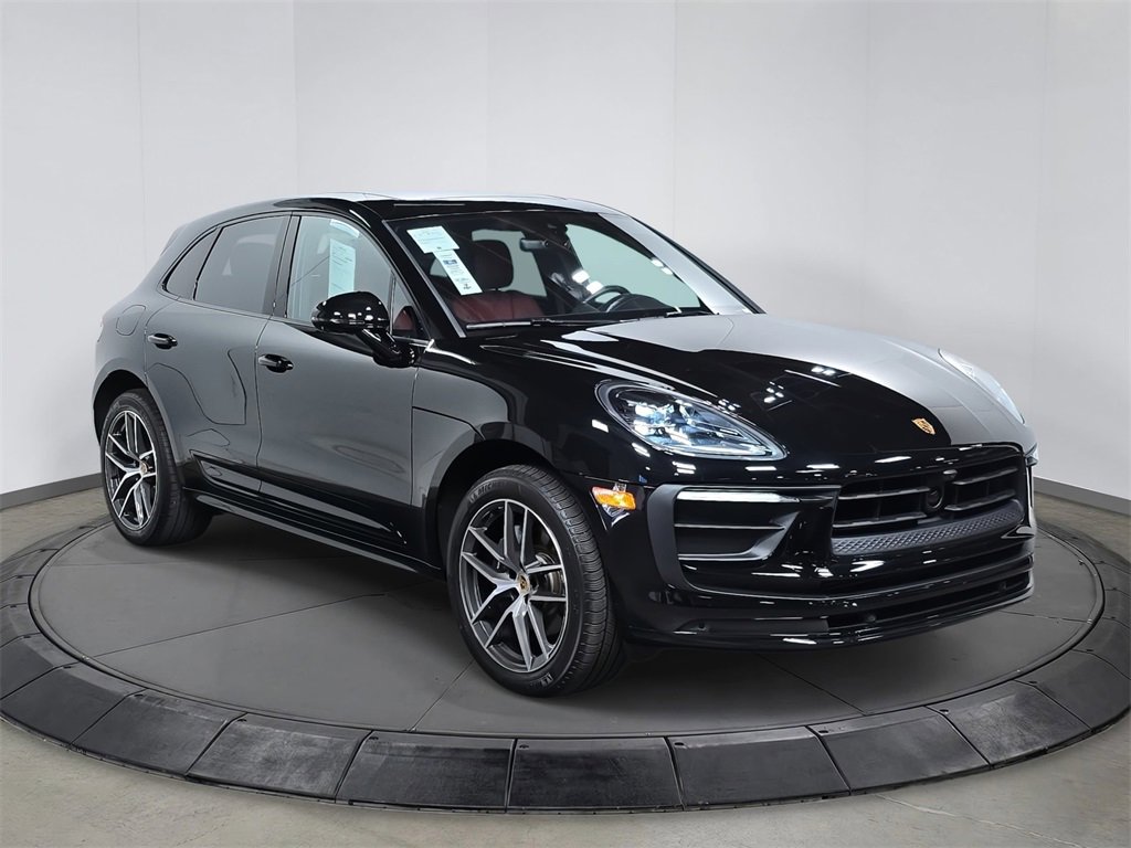 Used 2025 Porsche Macan image 9