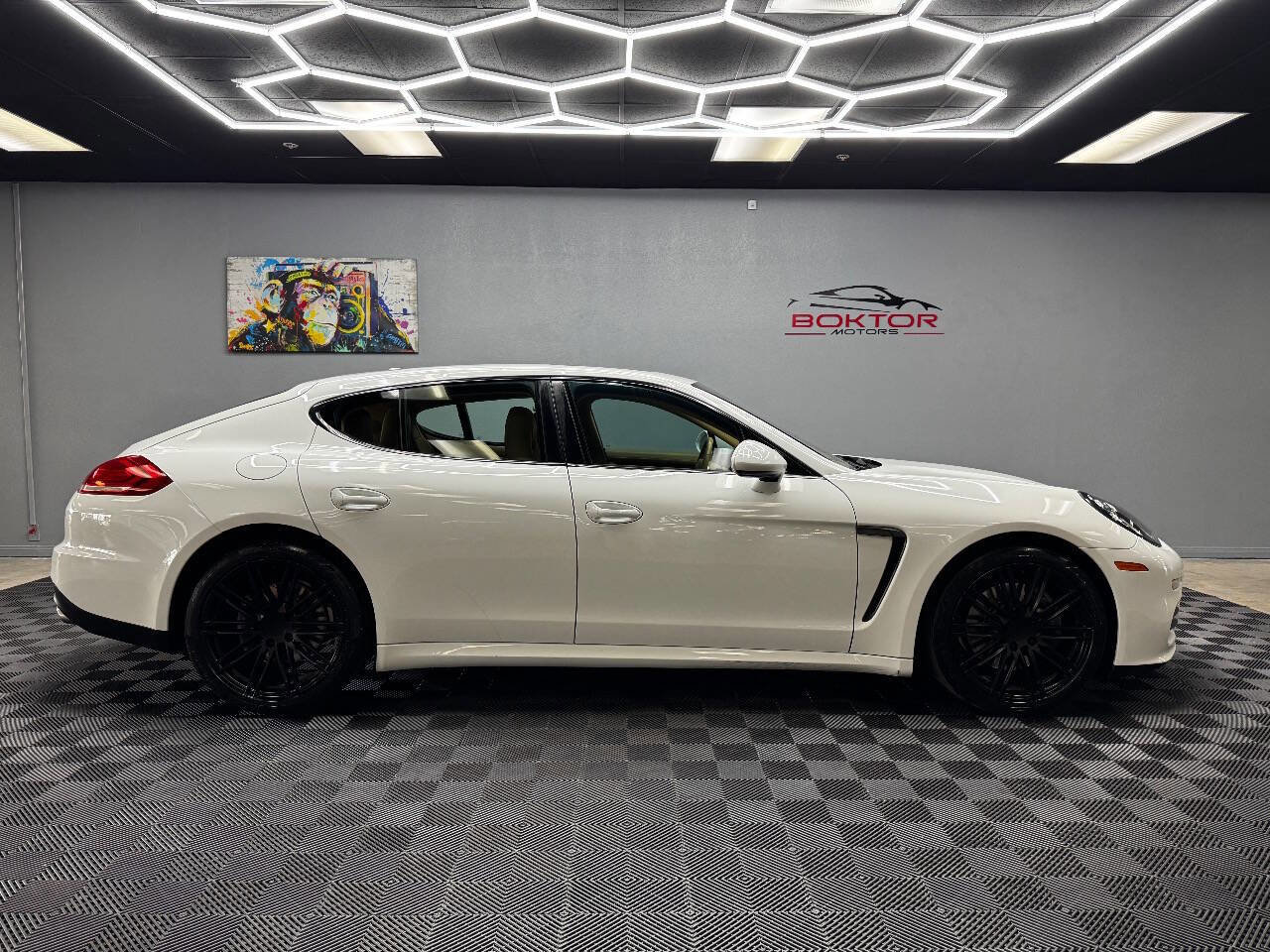 Used 2015 Porsche Panamera 4 image 14