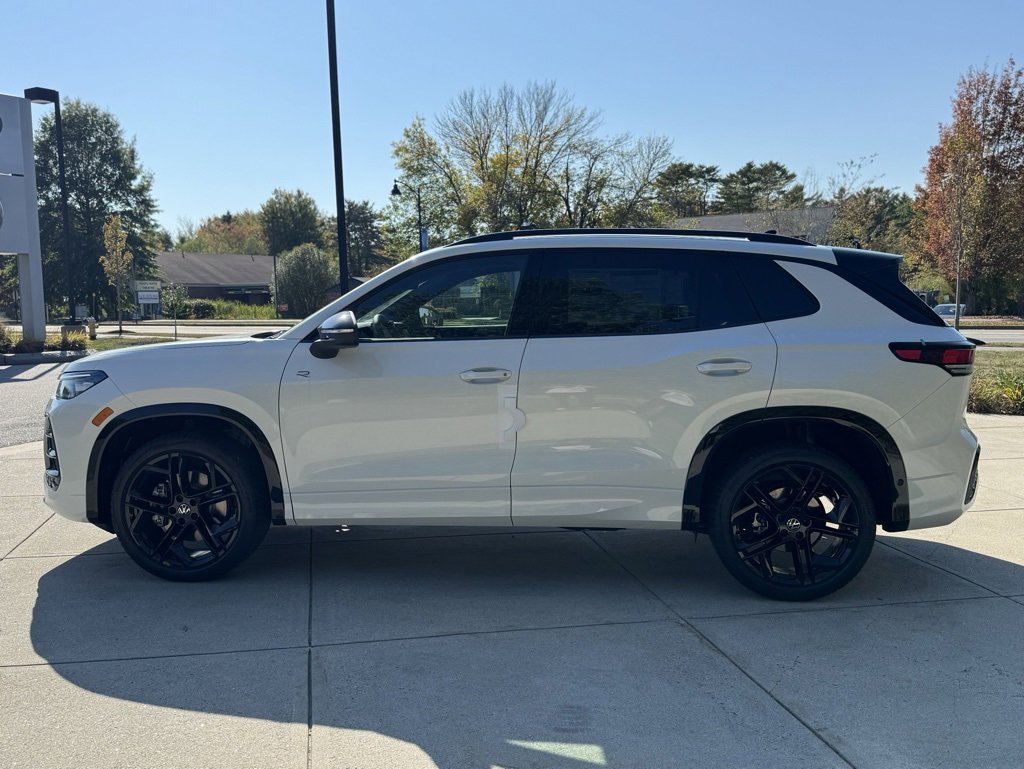 New 2025 Volkswagen Tiguan SE R-Line image 15