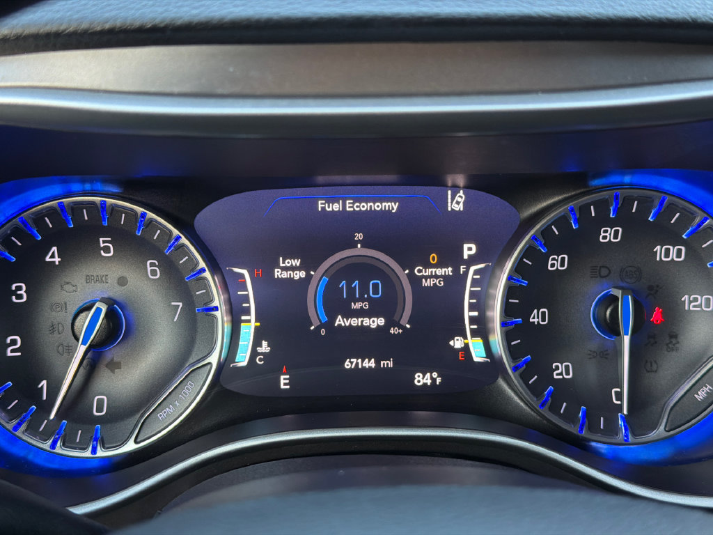 Used 2021 Chrysler Pacifica Touring FWD image 23