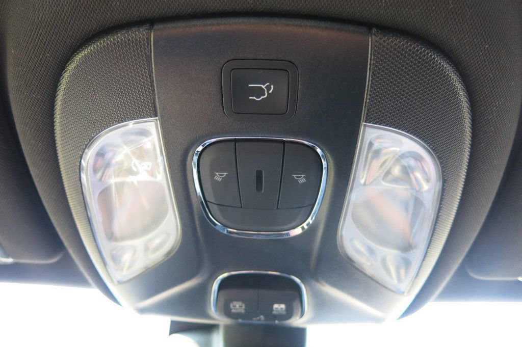 Used 2025 Jeep Compass Limited w/ High Altitude Package AWD/4WD image 25