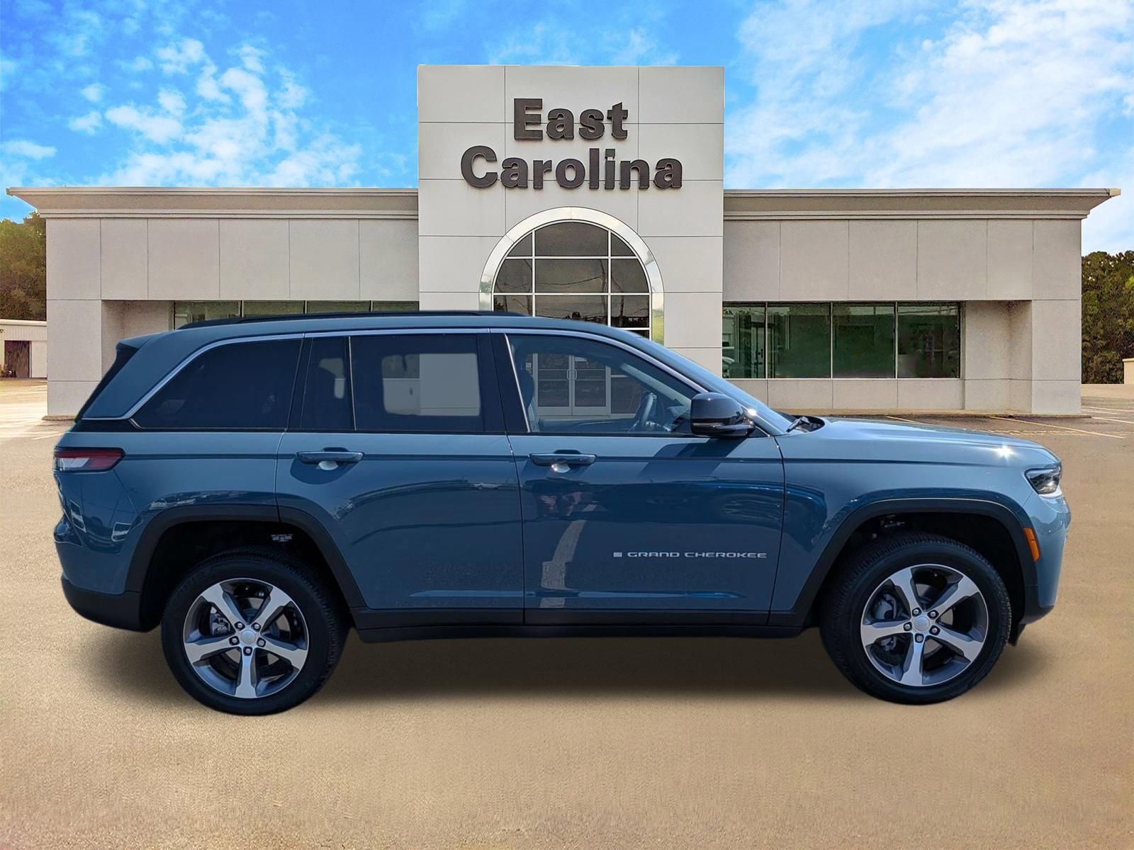New 2026 Jeep Grand Cherokee Limited RWD image 2