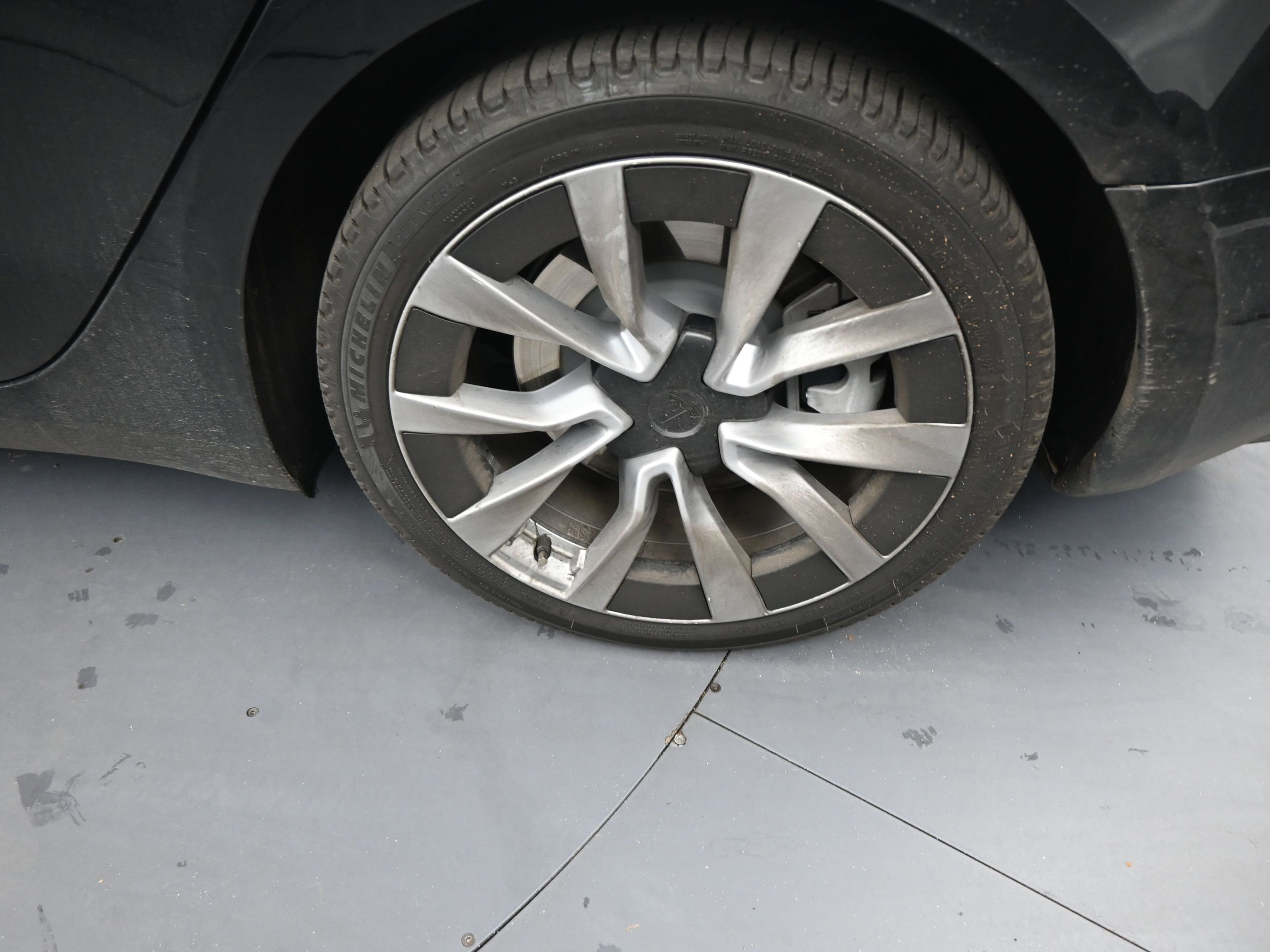 Used 2024 Tesla Model 3 Base image 17