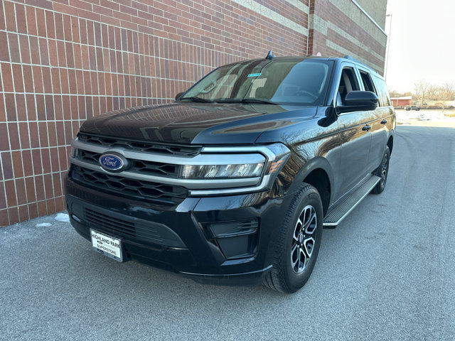 Used 2023 Ford Expedition Max XLT image 4