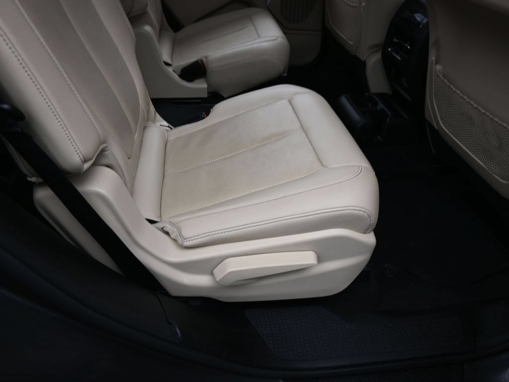 Used 2023 Jeep Grand Cherokee L Limited w/ Luxury Tech Group II AWD/4WD image 46