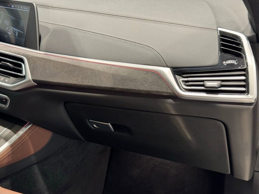 Used 2022 BMW X5 xDrive40i w/ M Sport Package image 27