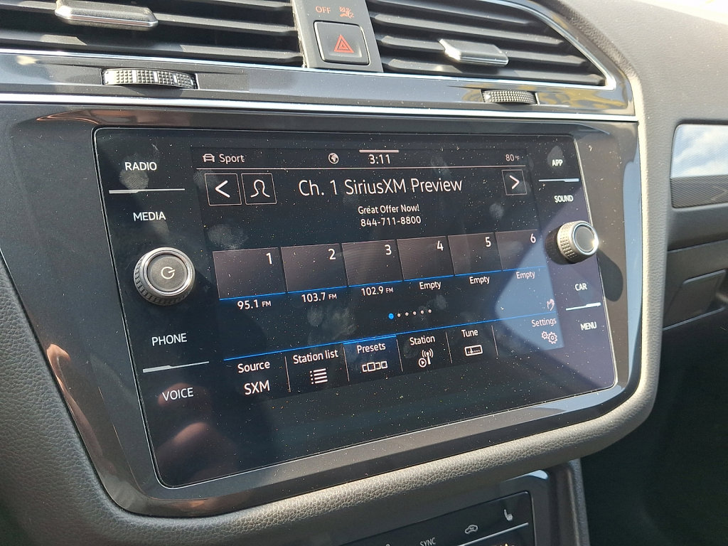 Used 2022 Volkswagen Tiguan SE w/ Panoramic Sunroof Package image 28