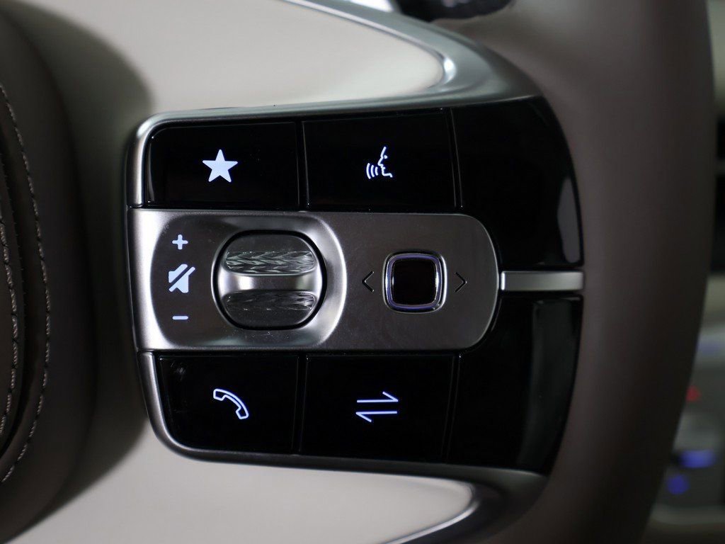 Used 2025 Genesis G90 3.5T image 57