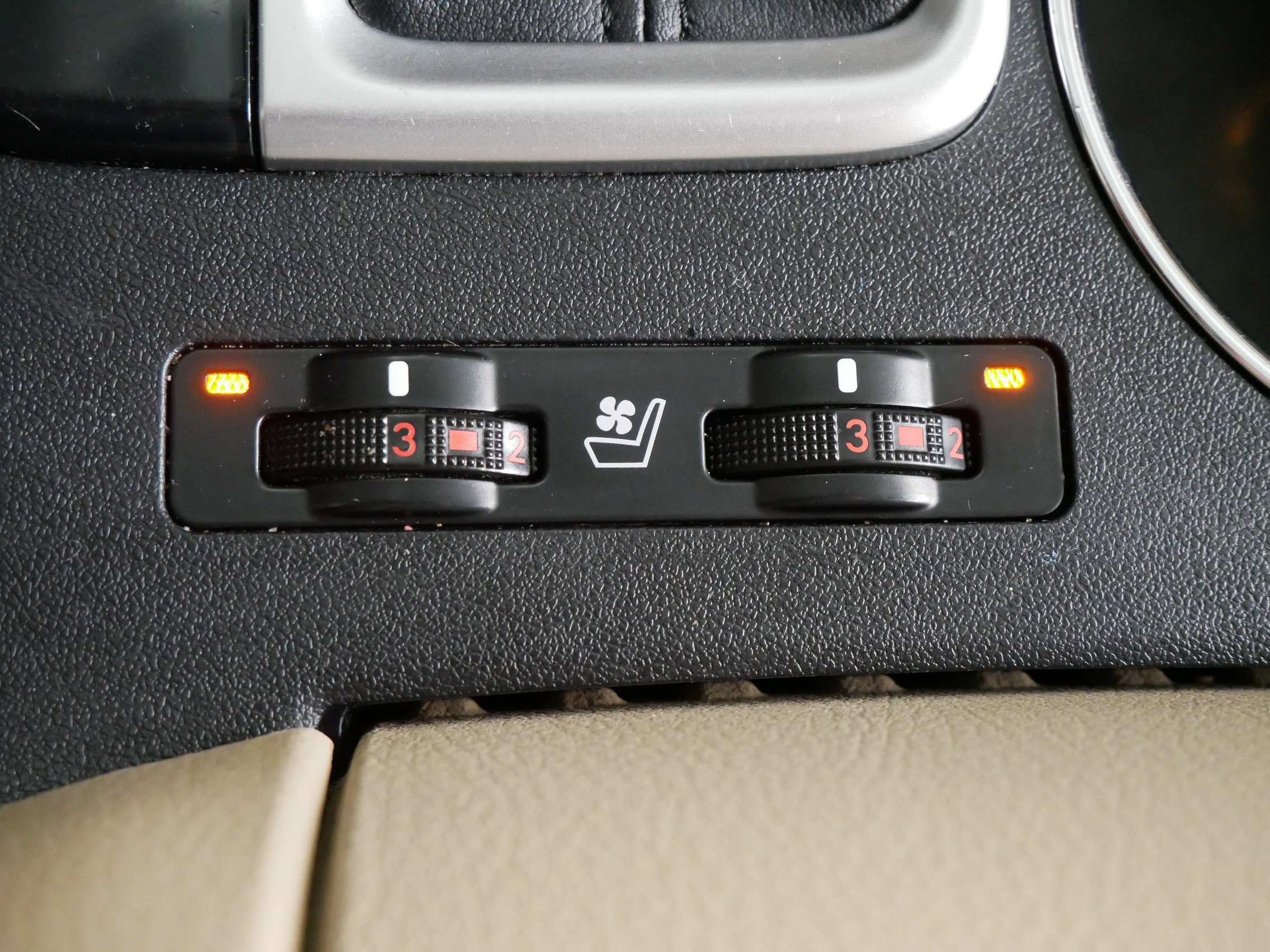 Used 2015 Toyota Highlander Limited image 31