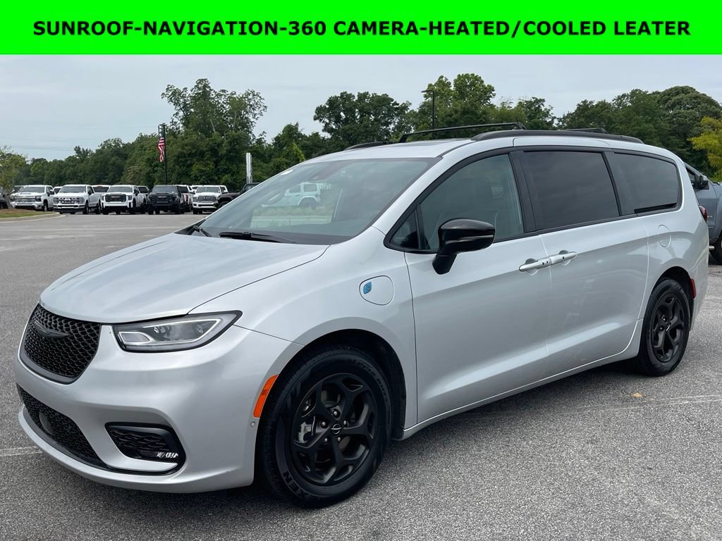 Used 2024 Chrysler Pacifica Premium