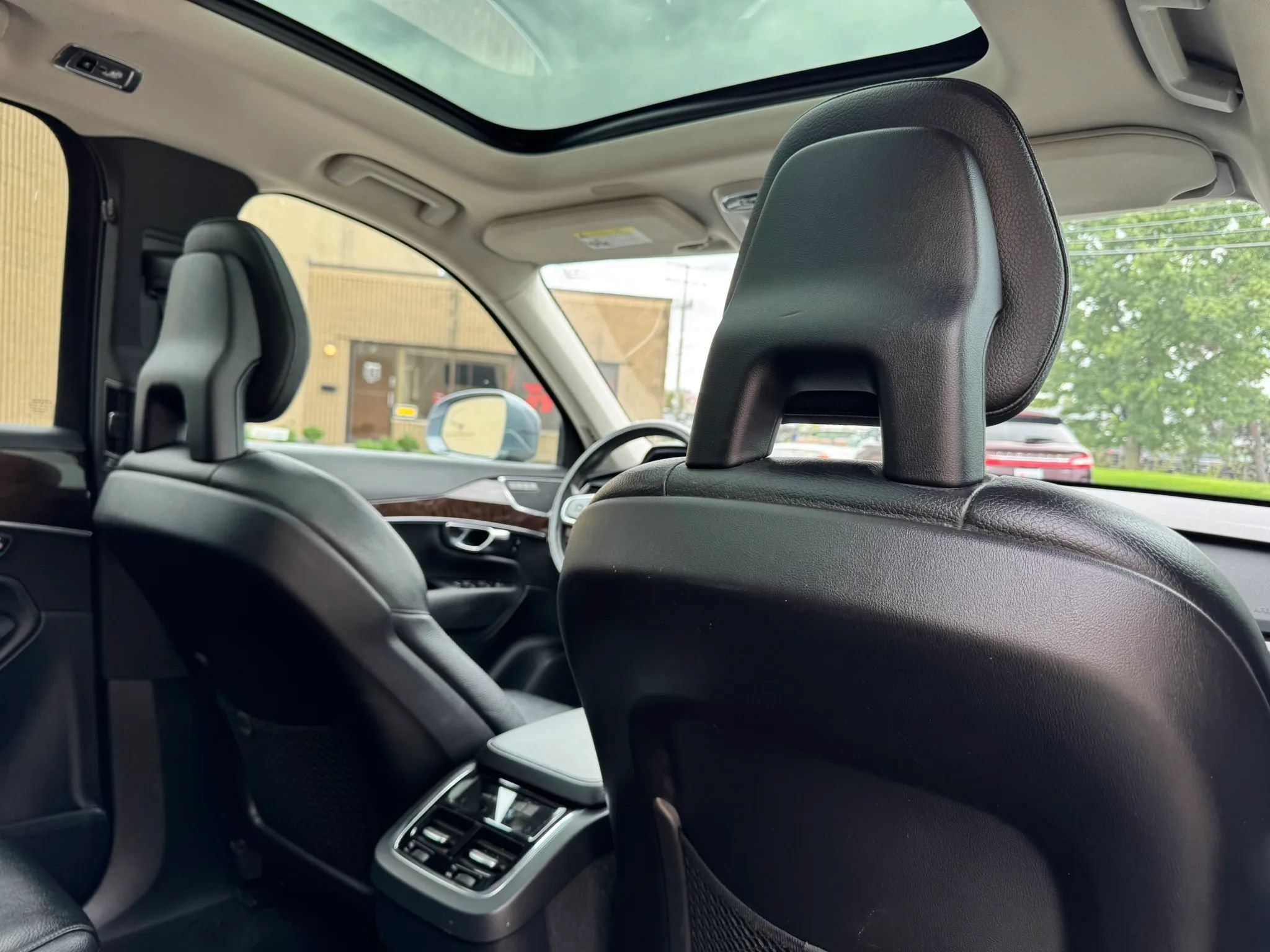 Used 2016 Volvo XC90 T6 Momentum w/ Momentum Plus Package AWD/4WD image 31