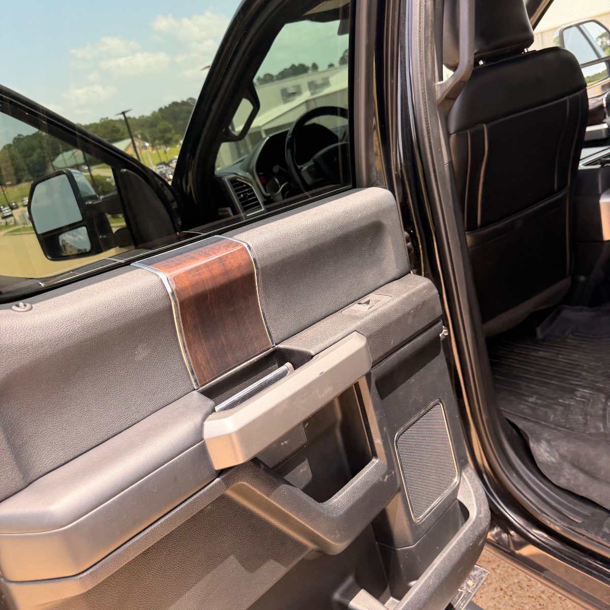 Used 2017 Ford F250 Platinum w/ FX4 Off-Road Package AWD/4WD image 25