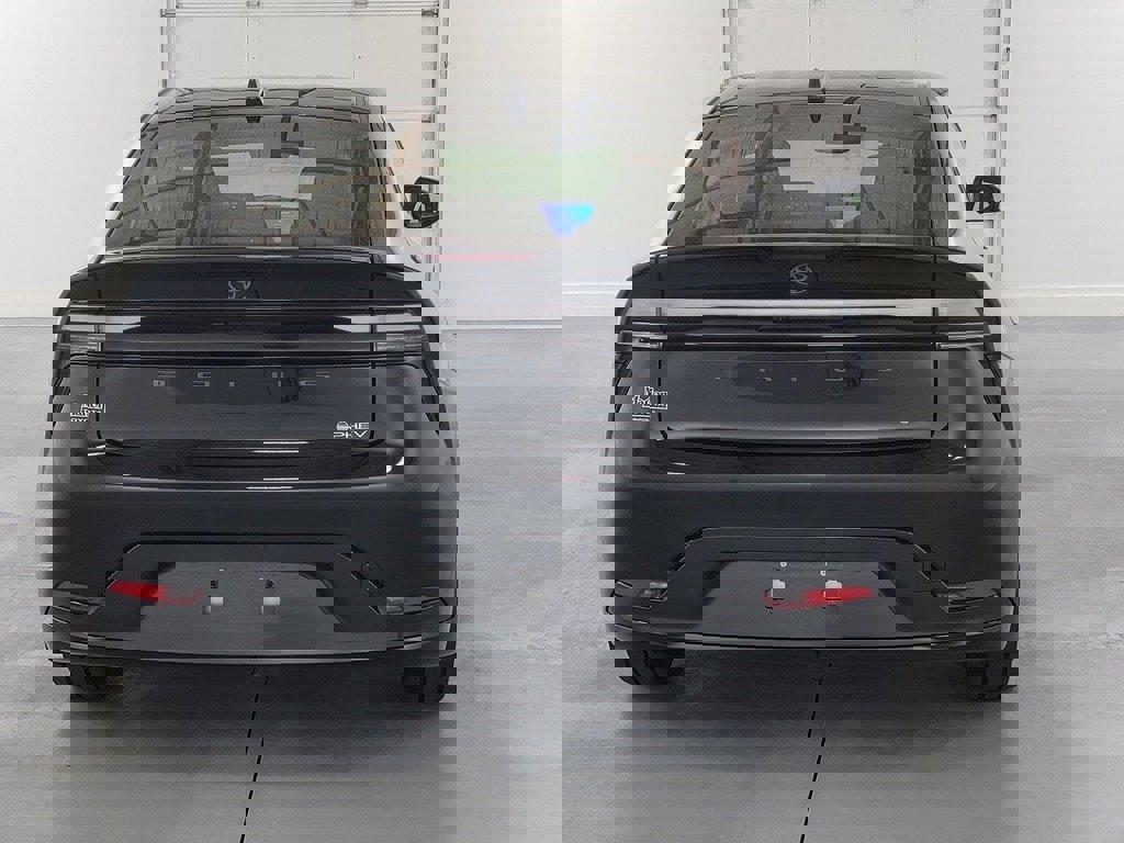 New 2026 Toyota Prius Plug-In Hybrid image 5