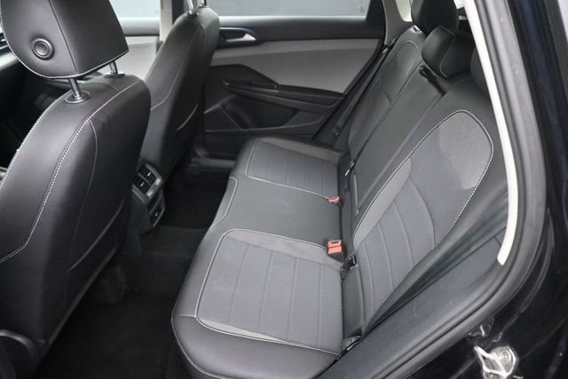Used 2024 Volkswagen Taos SE FWD image 19