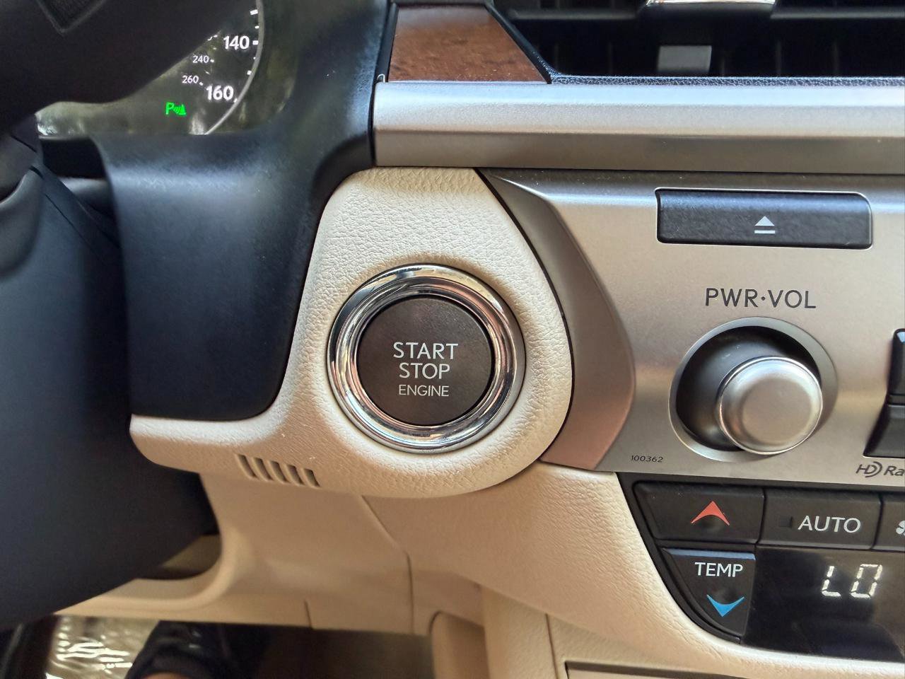 Used 2014 Lexus ES 350 w/ Luxury Package FWD image 30