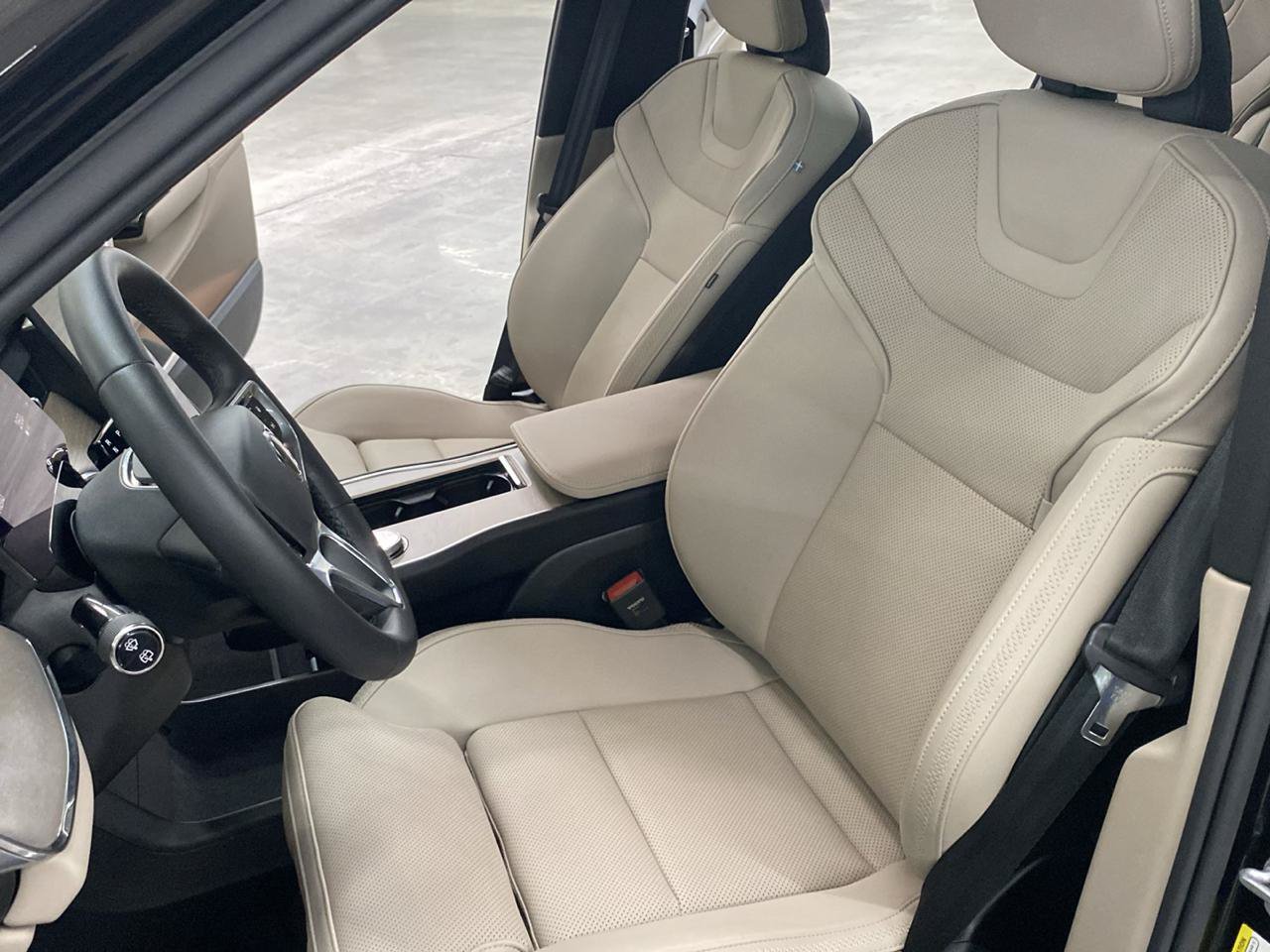 Used 2025 Volvo EX90 Ultra AWD/4WD image 17