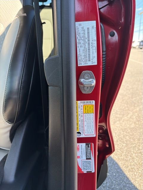 Used 2025 Ford Escape SE image 27