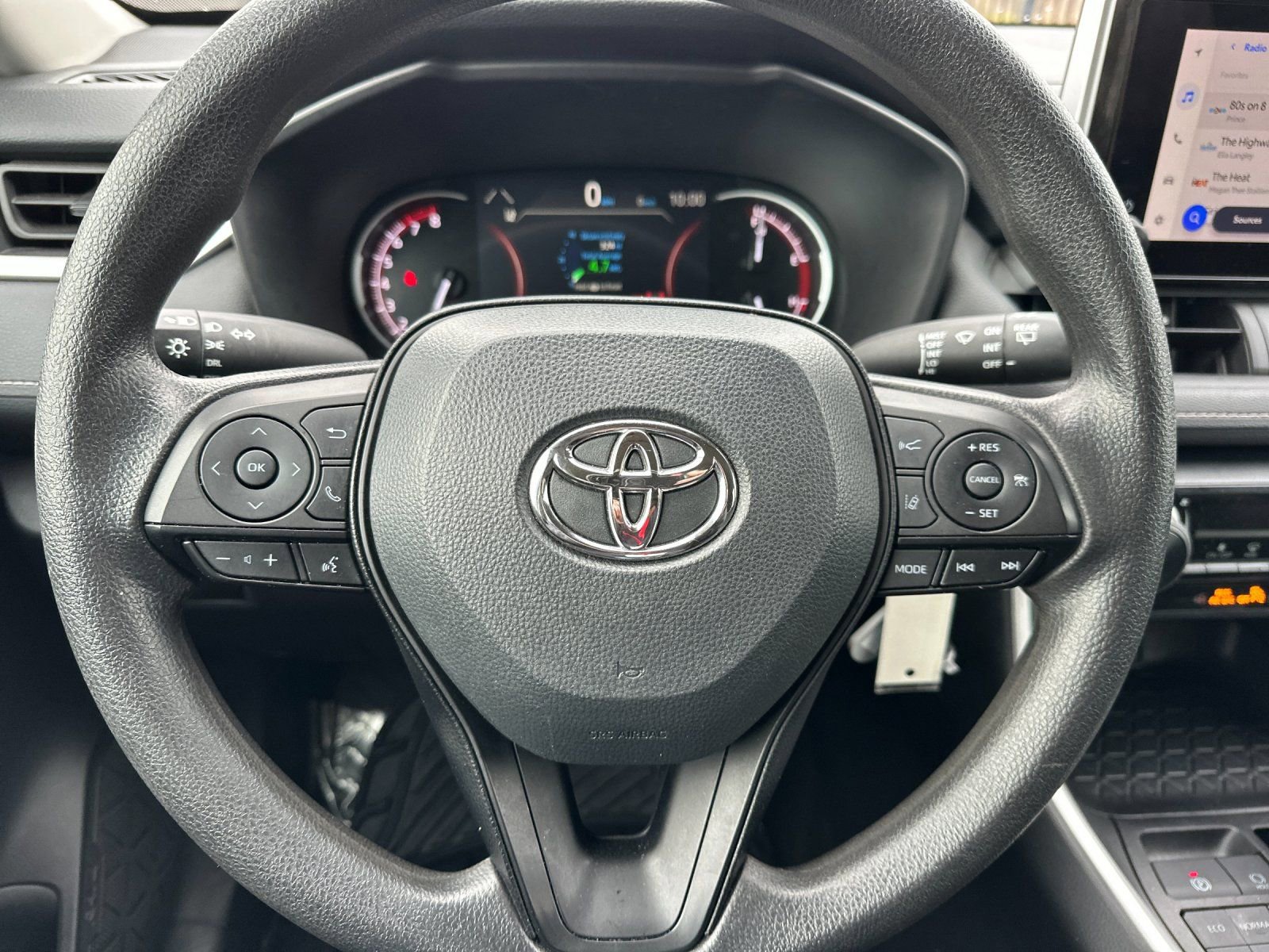 Used 2024 Toyota RAV4 LE image 21