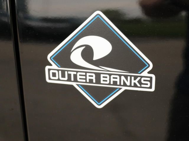 Used 2025 Ford Bronco Outer Banks image 9