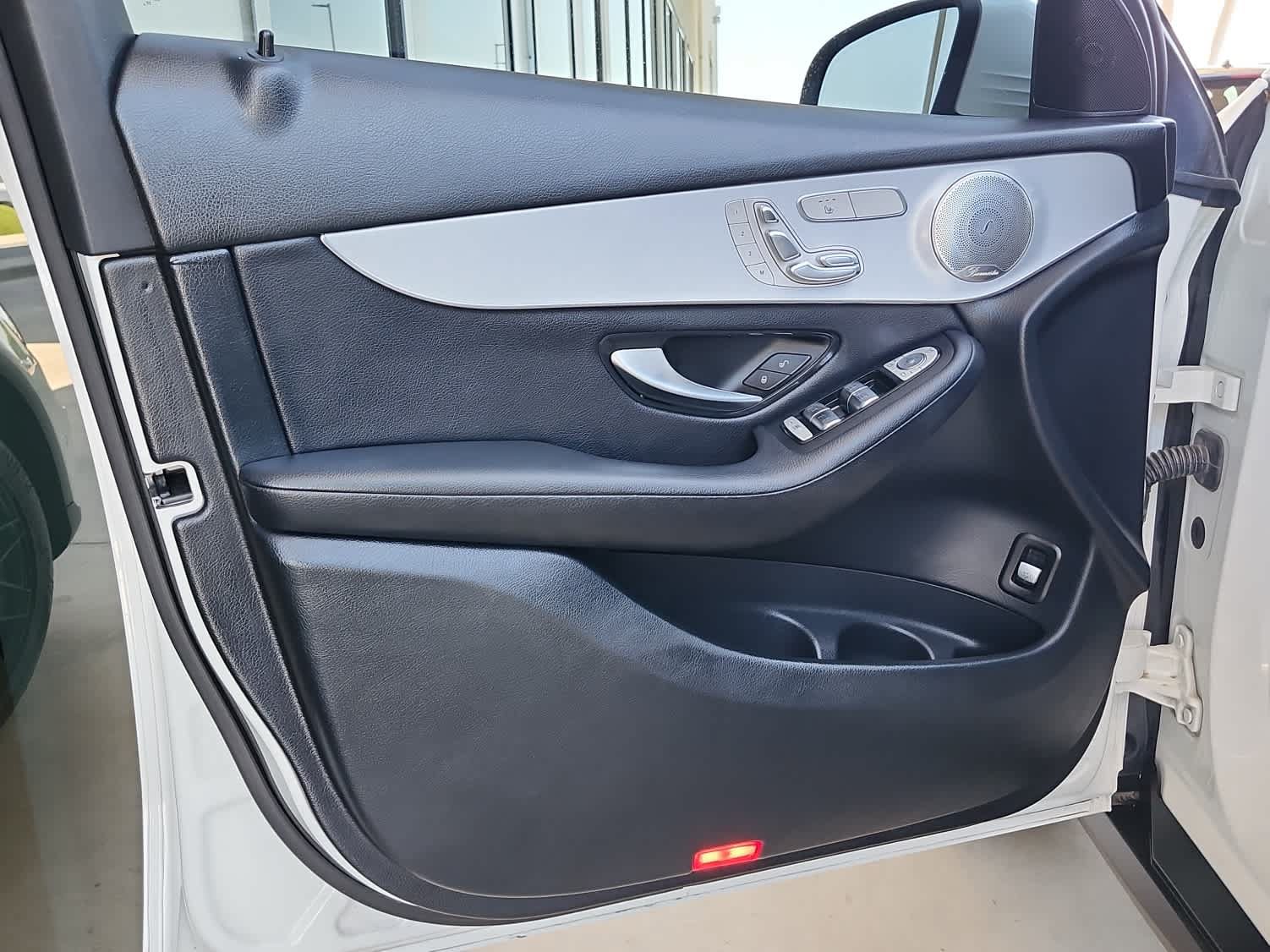 Used 2021 Mercedes-Benz GLC 300 image 11