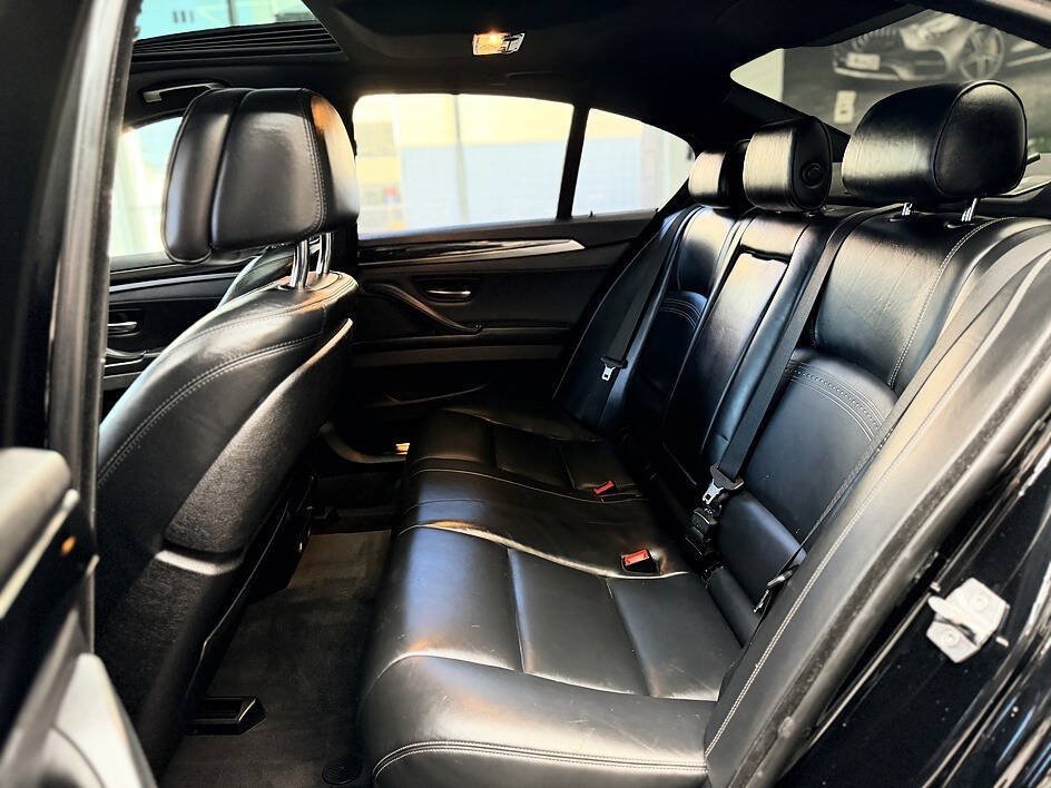 Used 2015 BMW 550i Sedan RWD image 23