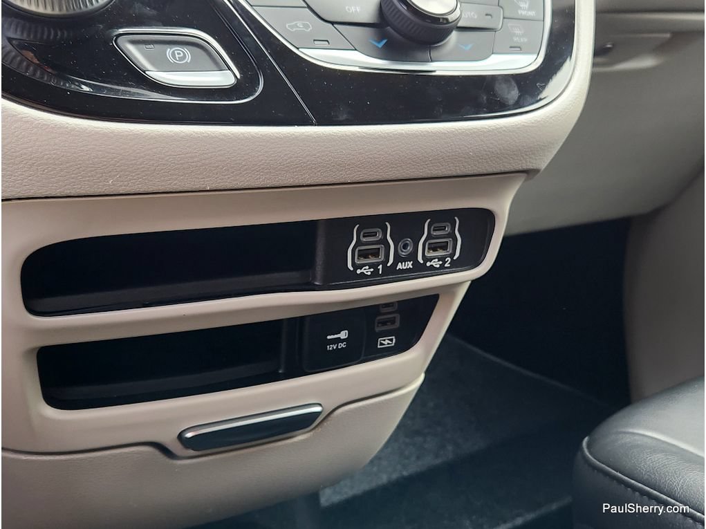 Used 2022 Chrysler Pacifica Touring-L FWD image 43