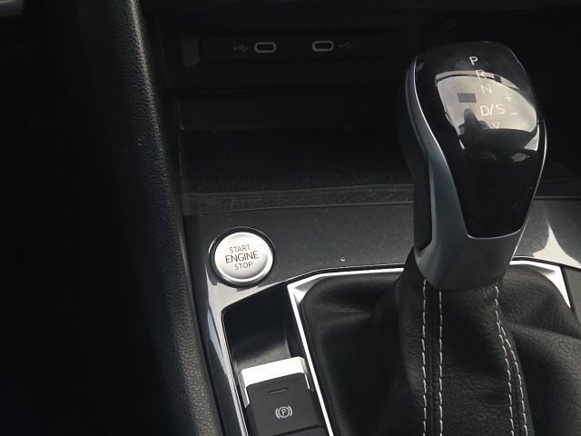 Used 2023 Volkswagen Tiguan SE R-Line image 47