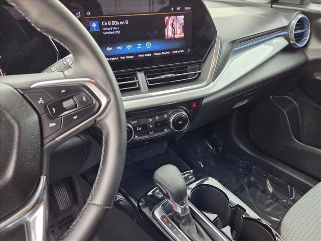 Used 2025 Chevrolet Trax LT w/ LT Convenience Package image 14