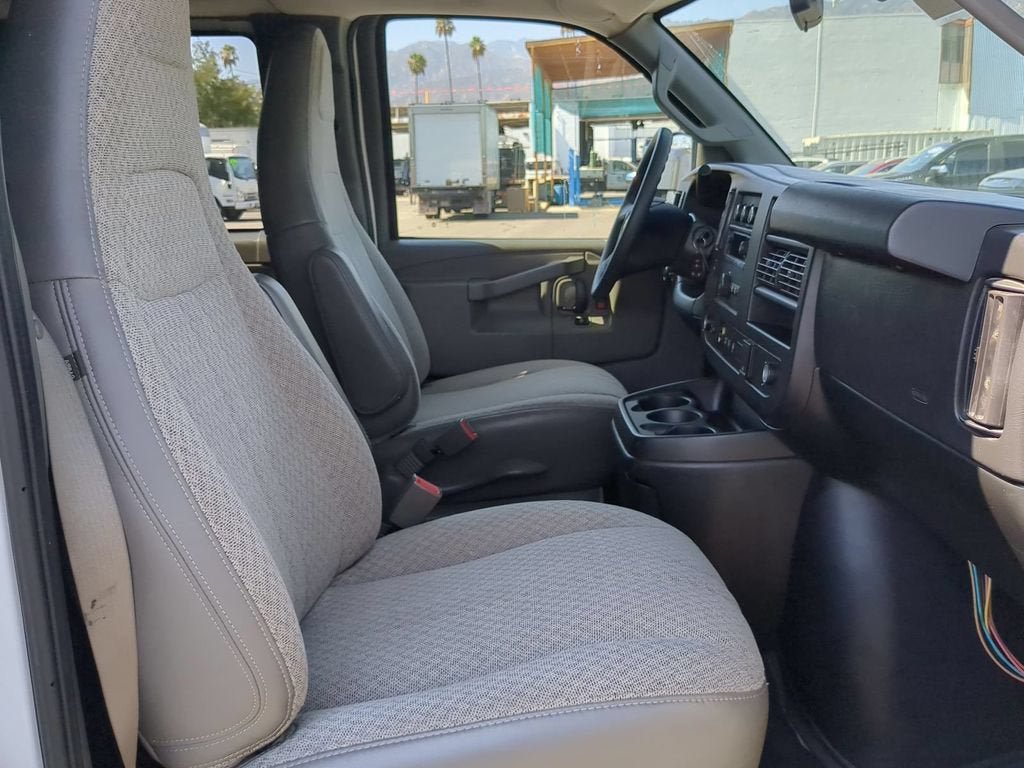 Used 2020 Chevrolet Express 3500 LT w/ LT Preferred Equipment Group RWD image 31