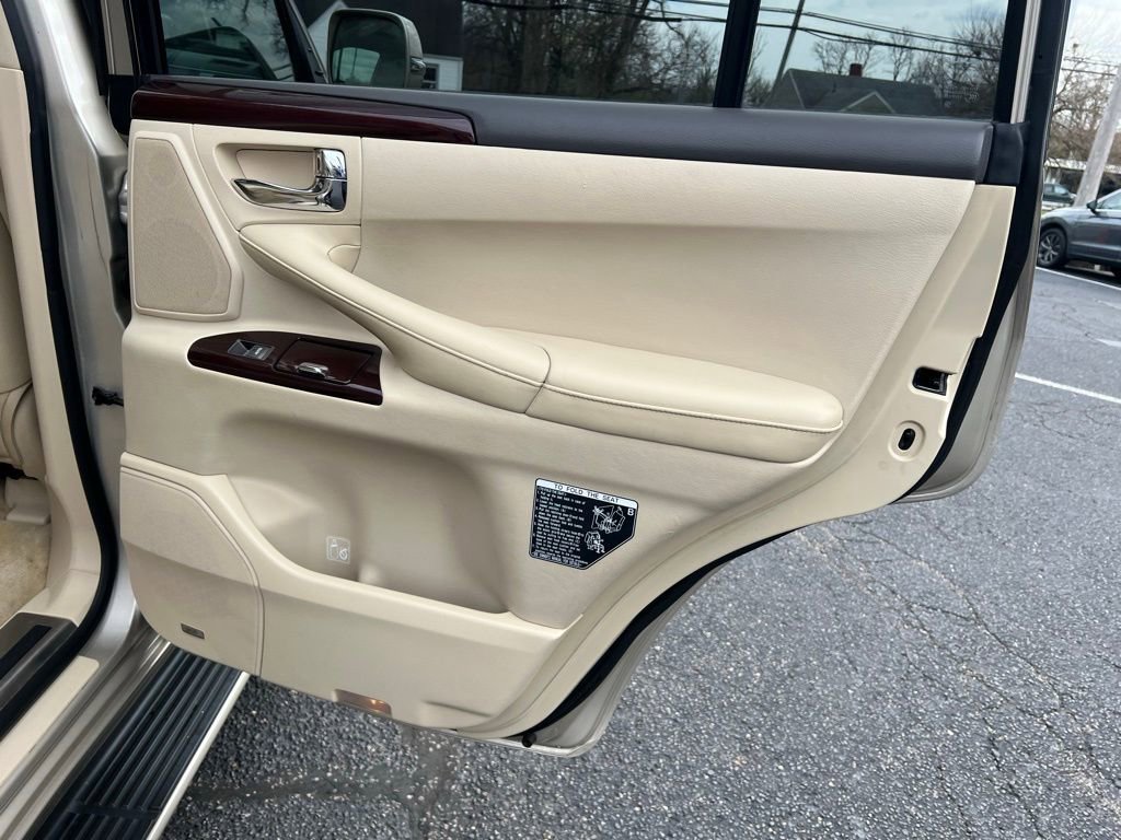 Used 2013 Lexus LX 570 4WD w/ Luxury Pkg image 31