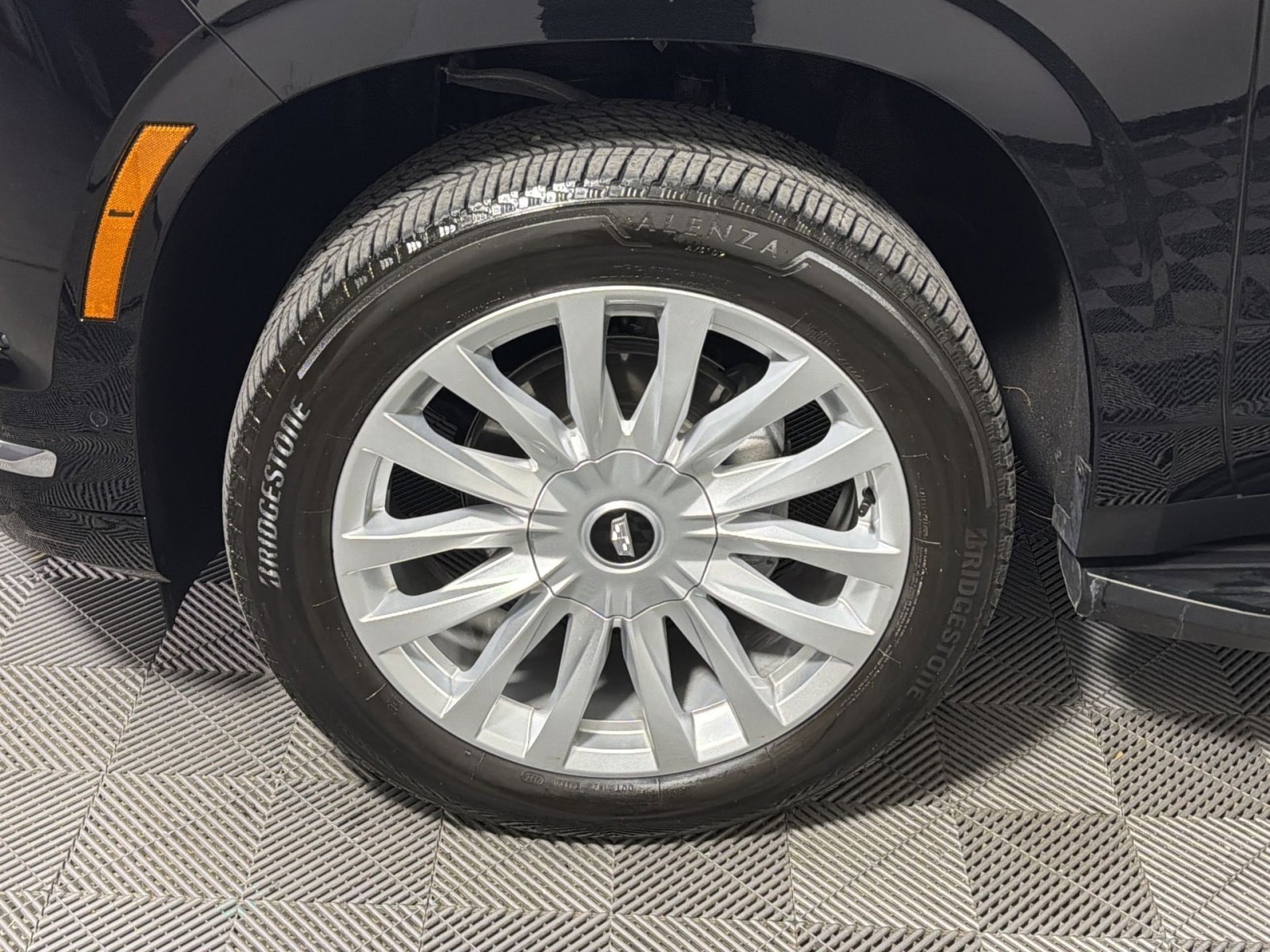 Used 2025 Cadillac Escalade ESV Luxury image 12