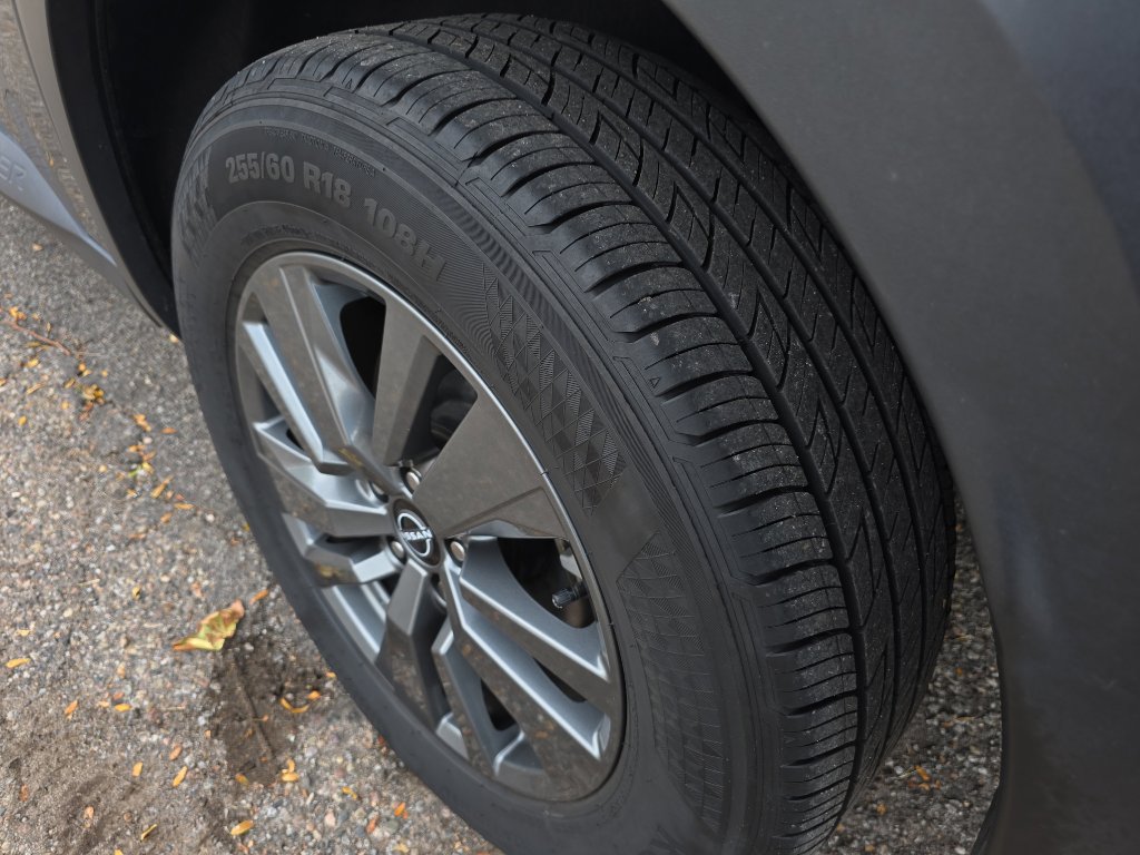 Used 2024 Nissan Pathfinder SV image 37