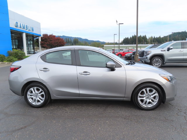 Used 2016 Scion iA FWD image 9