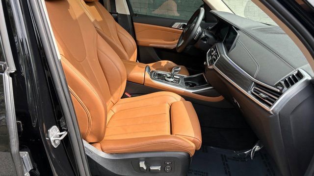 Used 2022 BMW X7 xDrive40i w/ M Sport Package image 17