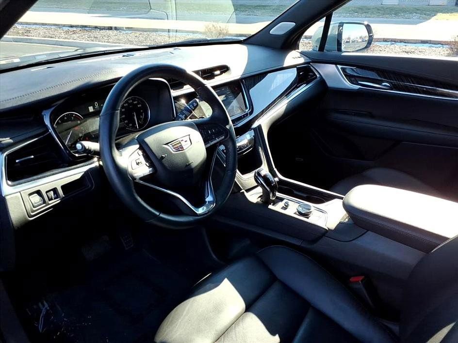Used 2025 Cadillac XT6 Premium Luxury image 15