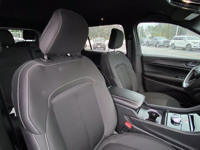 Used 2025 Jeep Grand Cherokee L Laredo AWD/4WD image 20