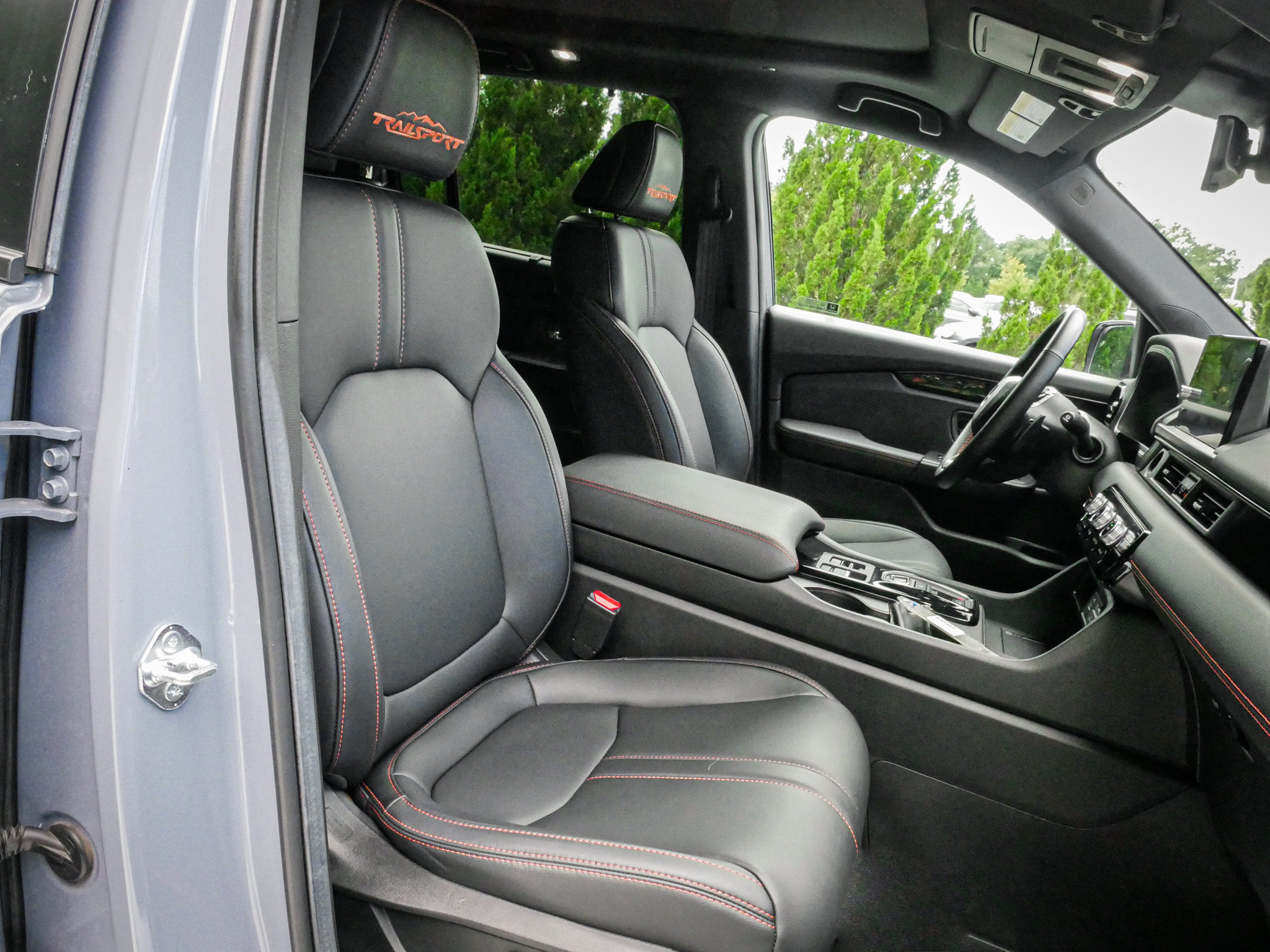 Used 2025 Honda Pilot TrailSport image 33