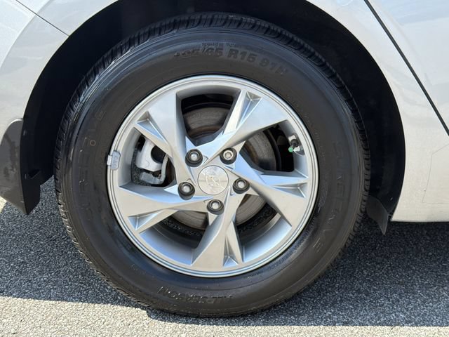Certified 2022 Hyundai Elantra SE FWD image 17