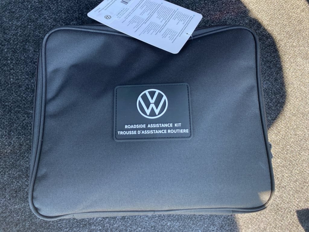 Used 2023 Volkswagen Tiguan SE AWD/4WD image 29