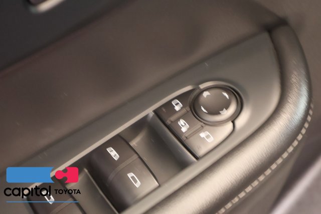 Used 2025 Buick Enclave Preferred AWD/4WD image 10