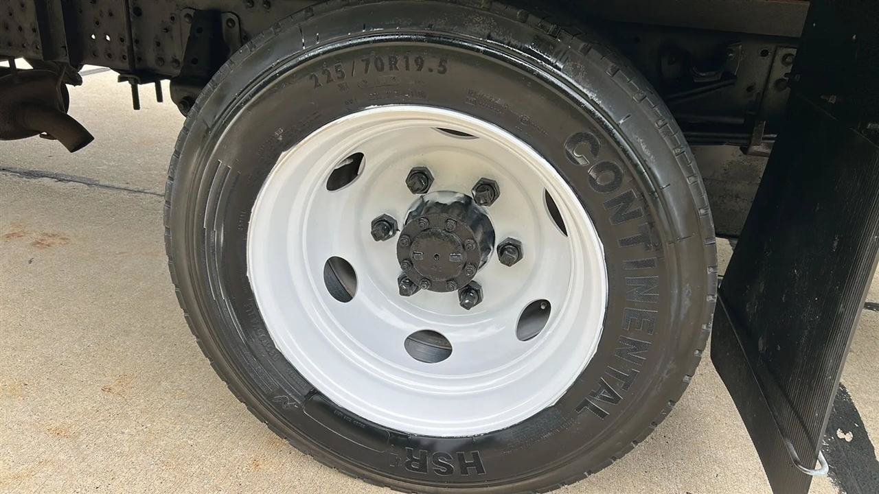 Used 2018 Isuzu NPR RWD image 15
